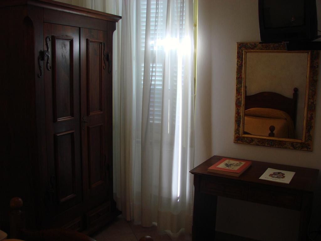 Hotel Palazzo Brunamonti Bevagna Dış mekan fotoğraf