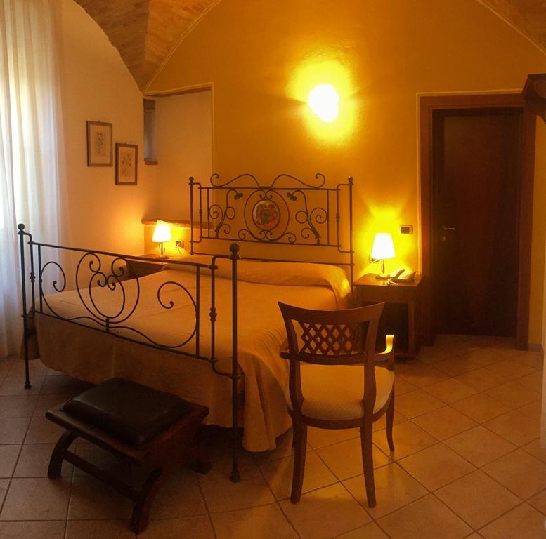 Hotel Palazzo Brunamonti Bevagna Dış mekan fotoğraf